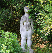 Weibliche Figur, Kalkstein, 1956