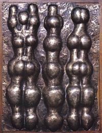 Relief mit drei Figuren, 1962, Alpaka, 49x37 cm